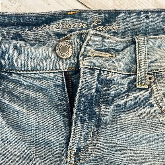 American Eagle 🦅 Outfitters Distressed Denim Women Shorts Size 8 - Picture 4 of 10